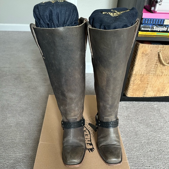 Freebird Timber, size 6. - Picture 2 of 8